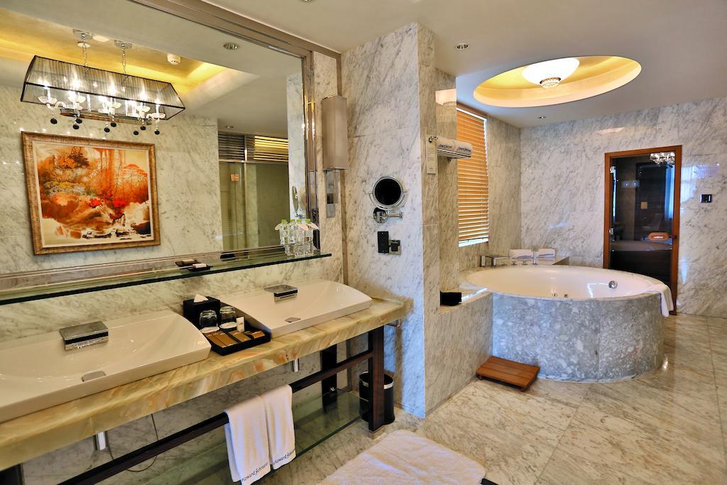 Howard Johnson Kaina Plaza Changzhou Changzhou  Bagian luar foto